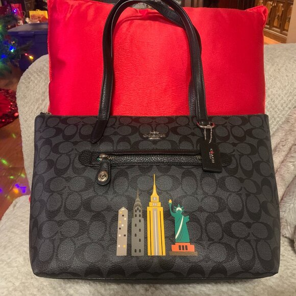 Coach Limited Edition New York Skyline - Picture 2 of 8